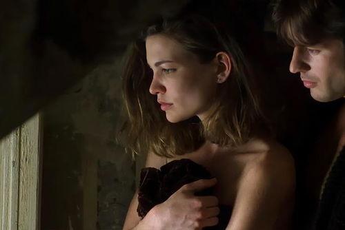 电影诱惑在线观看,揭秘网络世界的情感陷阱  第1张